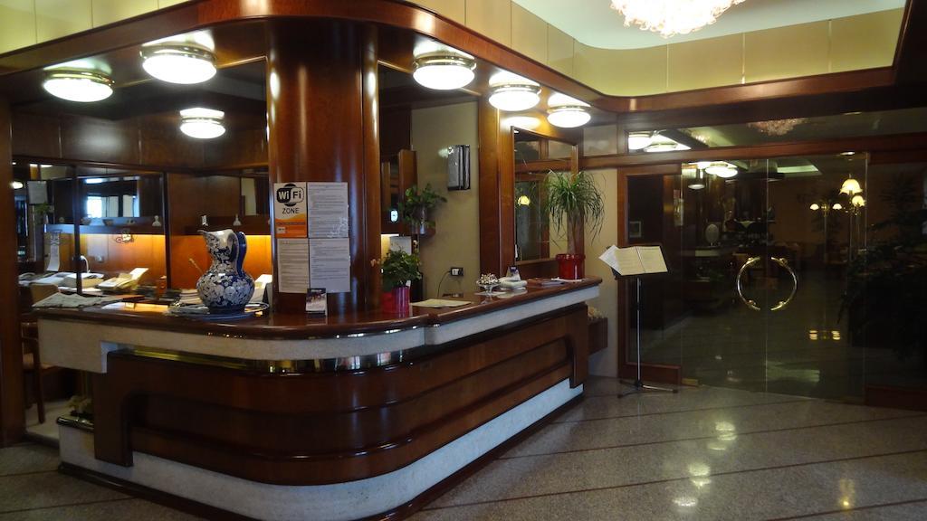 Le Gronde Hotel Cava Manara Exterior photo