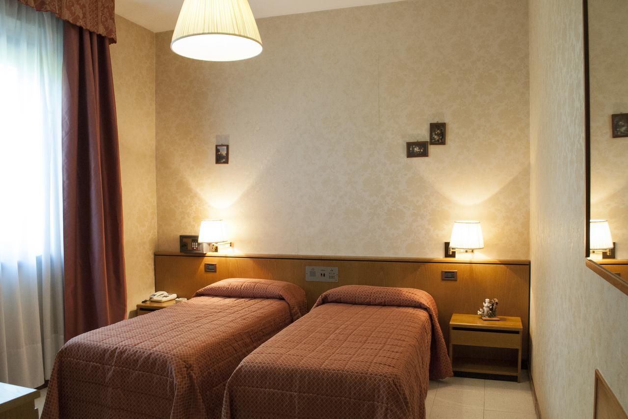 Le Gronde Hotel Cava Manara Exterior photo